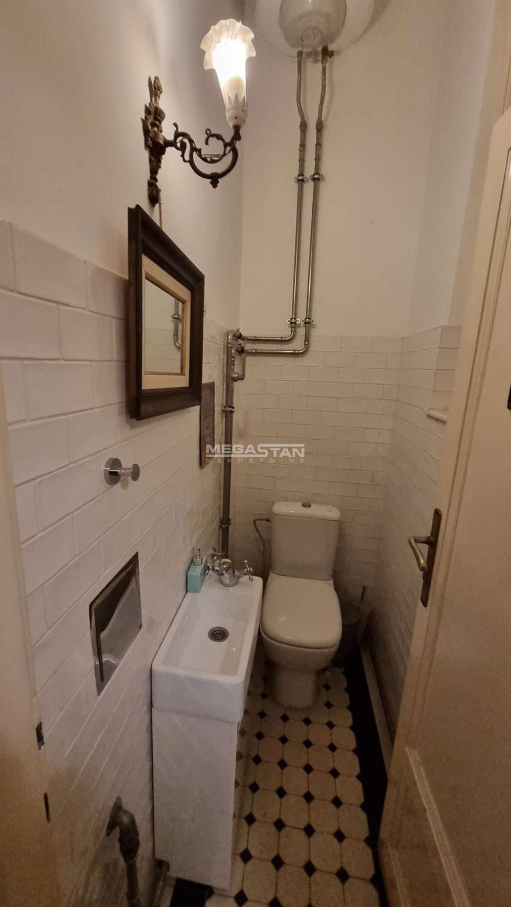 Lokal Izdavanje Beograd Trg Nikole Pašića 145 m2