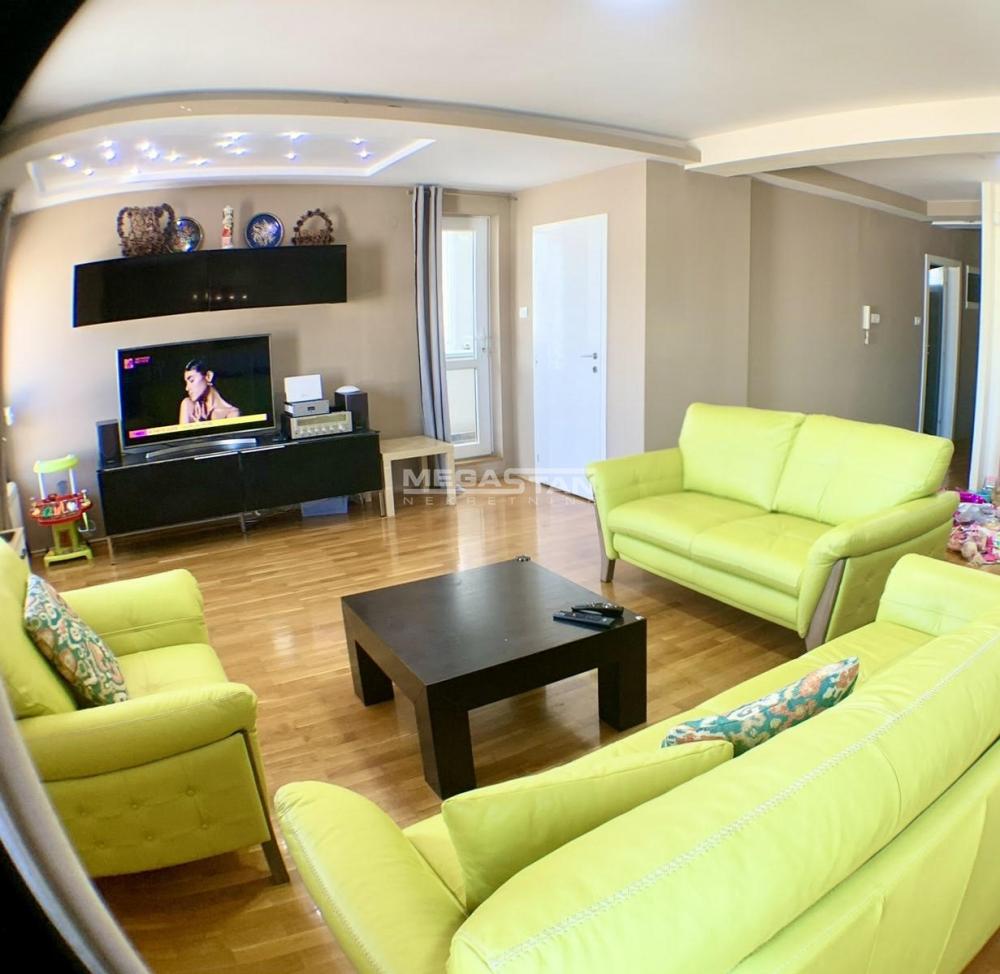 Stan Prodaja Beograd Đeram Pijaca 157 m2