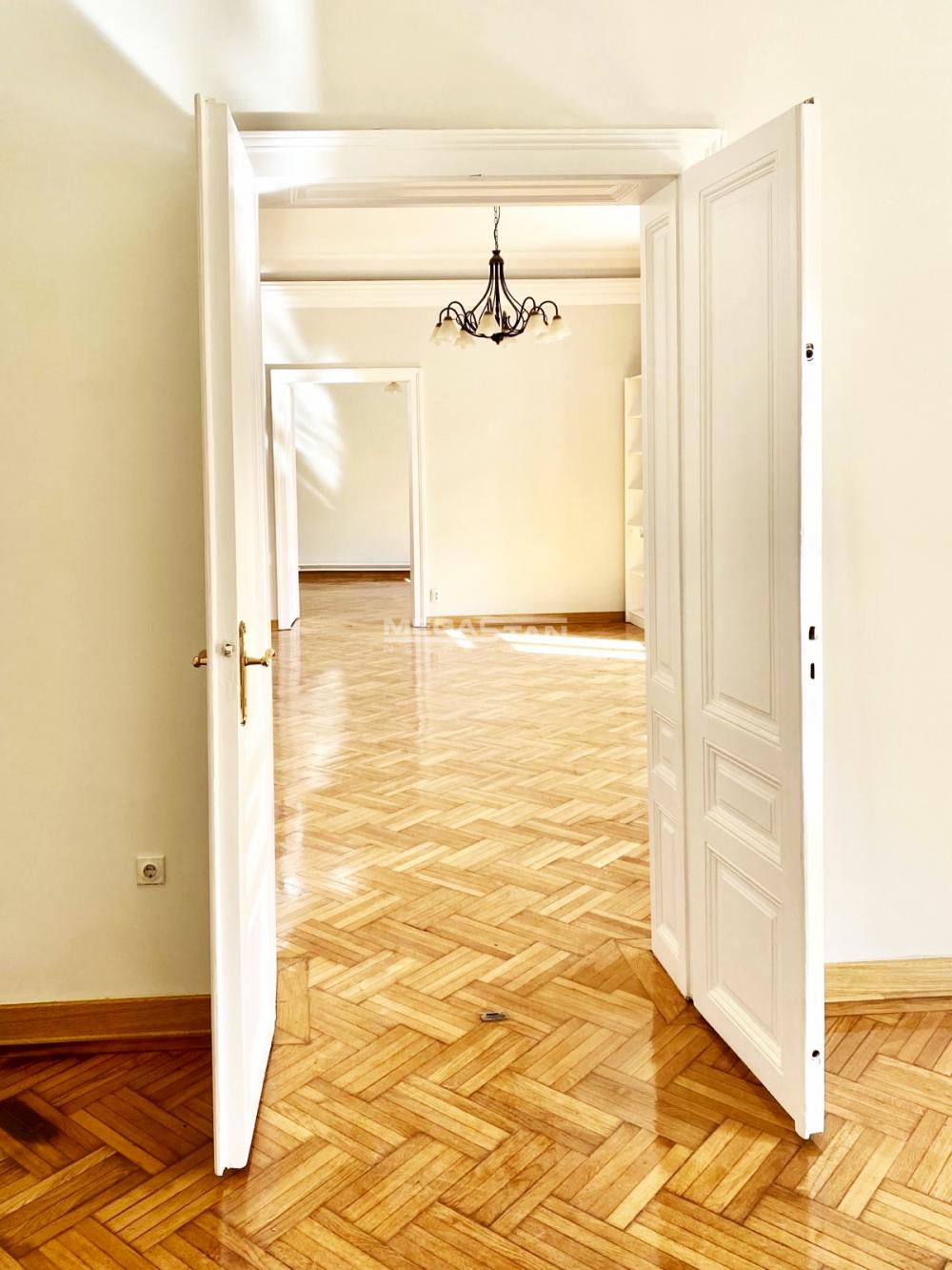 Stan Prodaja Beograd Knez Mihailova 239 m2