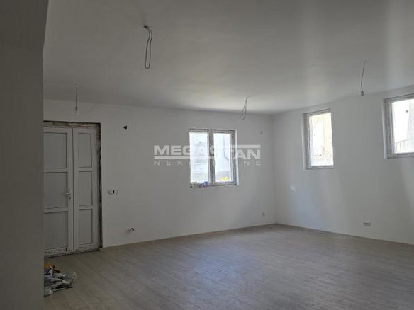 Lokal Izdavanje Beograd Mirijevo 240 m2