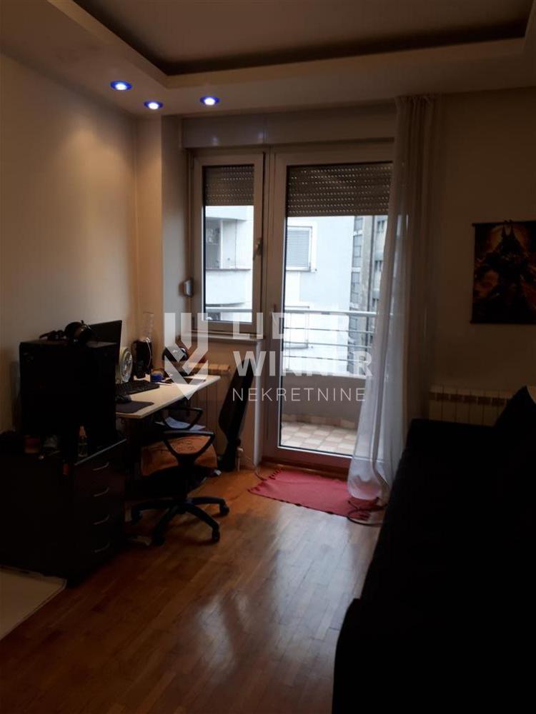 Stan Prodaja Beograd Stan Prodaja Beograd Hram Svetog Save 80 m2