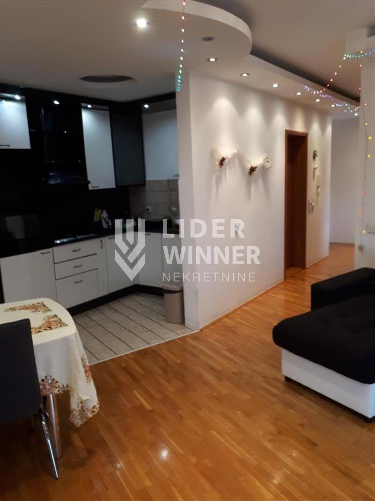 Stan Prodaja Beograd Stan Prodaja Beograd Hram Svetog Save 80 m2
