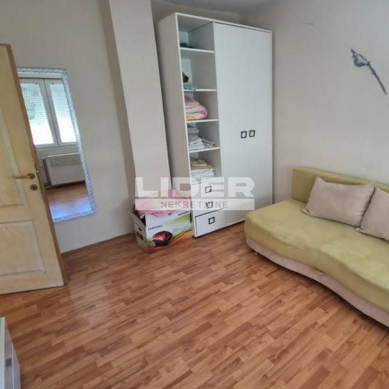 Kuća Prodaja Beograd  218 m2