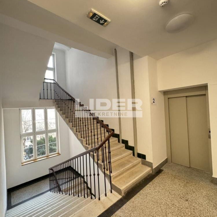 Lokal Izdavanje Beograd Centar (Savski Venac) 60 m2