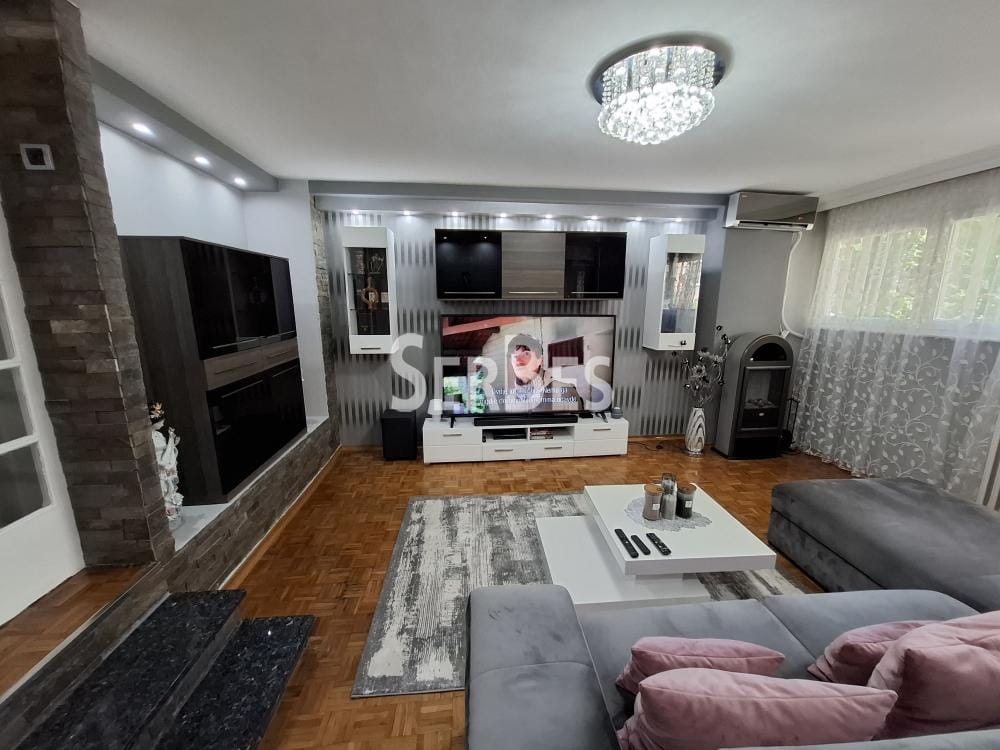 Stan Prodaja Novi Sad  90 m2