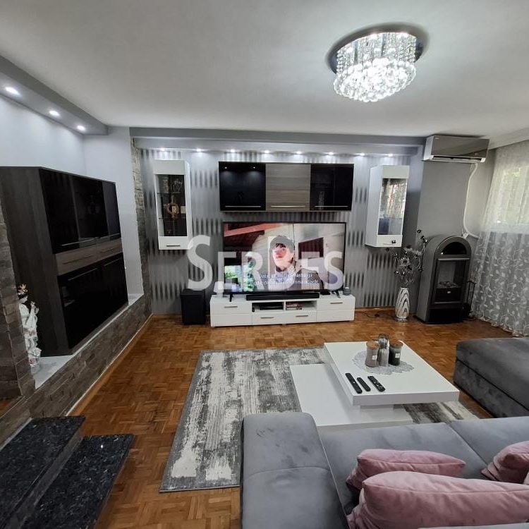Stan Prodaja Novi Sad  90 m2