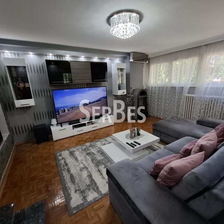 Stan Prodaja Novi Sad  90 m2