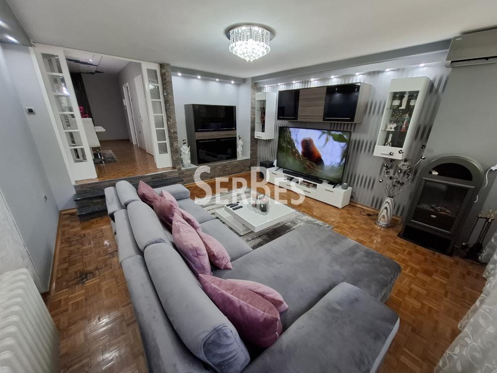 Stan Prodaja Novi Sad  90 m2