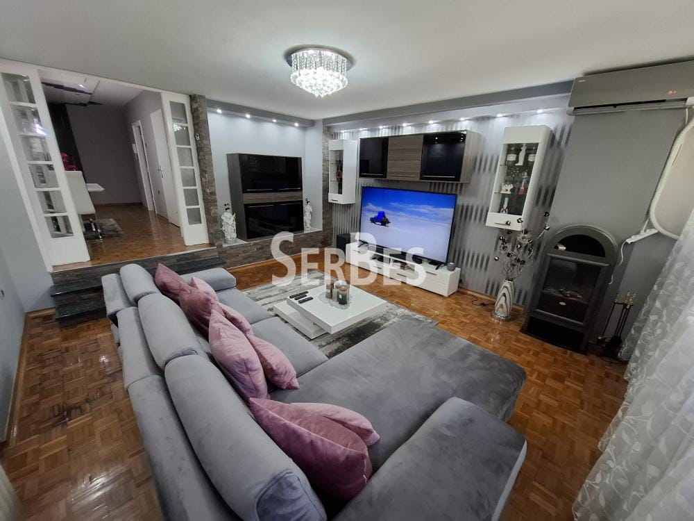 Stan Prodaja Novi Sad  90 m2