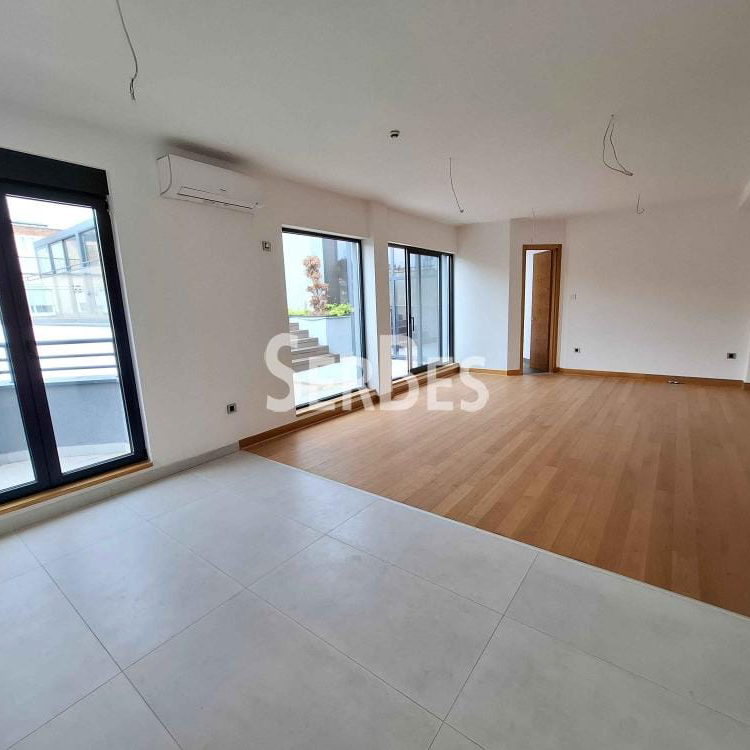 Stan Prodaja Novi Sad  240 m2