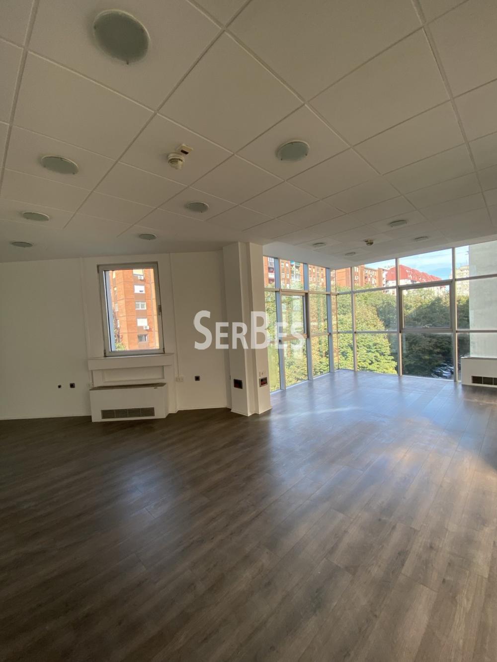 Lokal Izdavanje Novi Sad  352 m2
