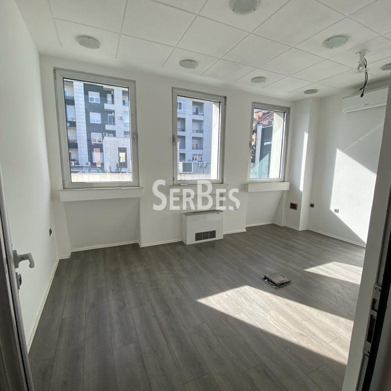 Lokal Izdavanje Novi Sad  352 m2