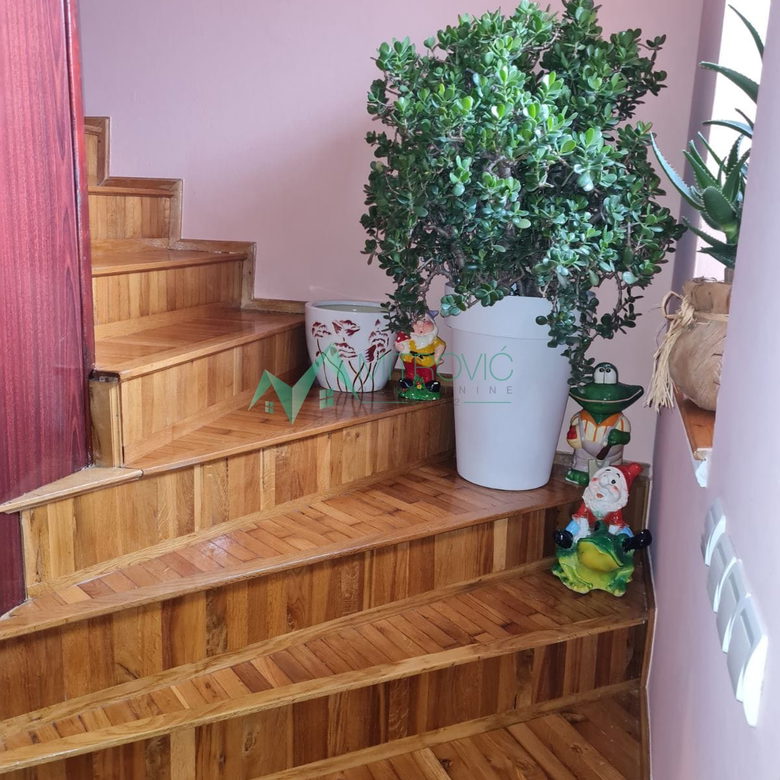 Kuća Prodaja Crvenka  260 m2