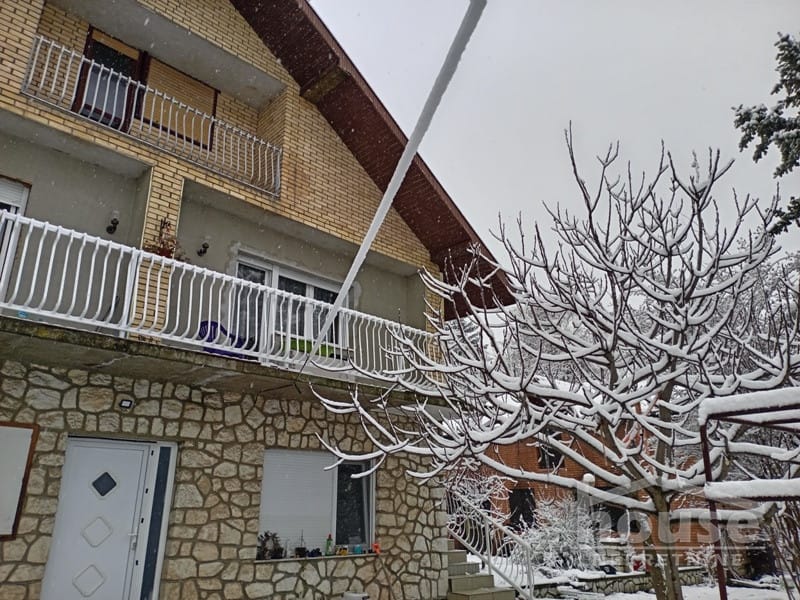 Kuća Prodaja Novi Sad  300 m2