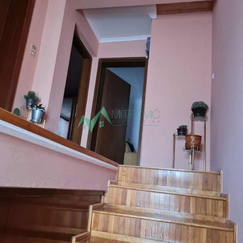 Kuća Prodaja Crvenka  260 m2