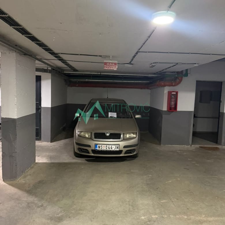 Garaža na prodaju, Rotkvarija, Novi Sad, 16m², 23.000 €