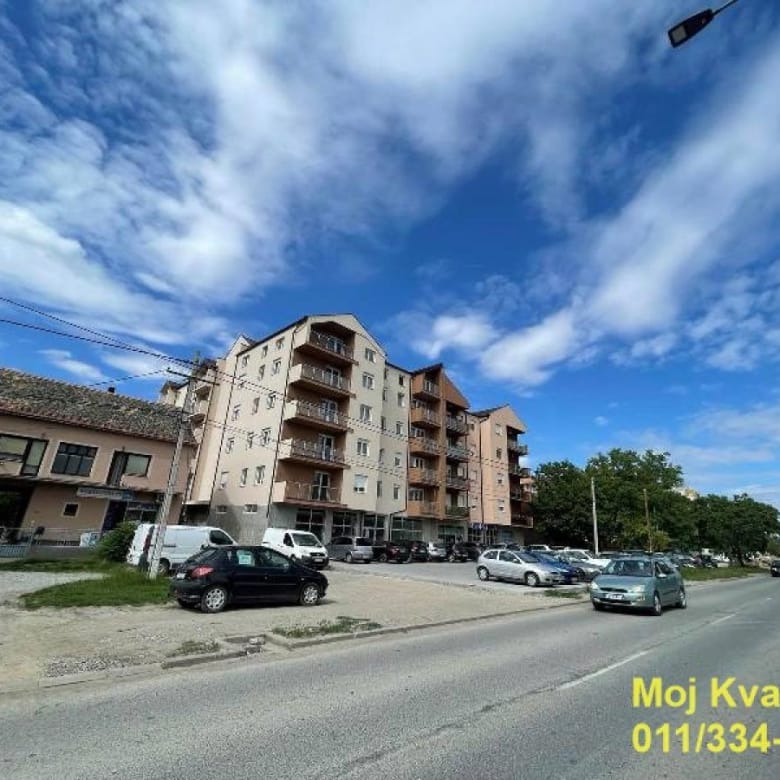 Lokal za izdavanje, Centar, Stara Pazova, 410m², 4.100 €/mes