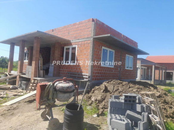 Kuća Prodaja Beograd  102 m2