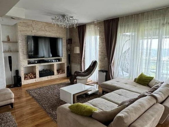 Stan Prodaja Beograd Skojevsko Naselje 270 m2