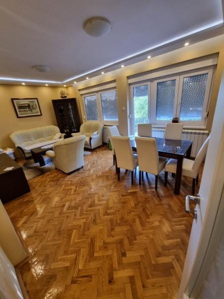 Kuća Izdavanje Novi Sad  160 m2