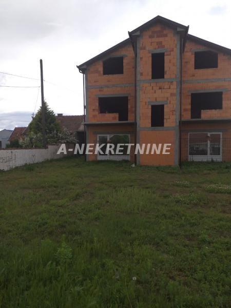 Kuća na prodaju, Veternik, Novi Sad, 900m², 290.000 €