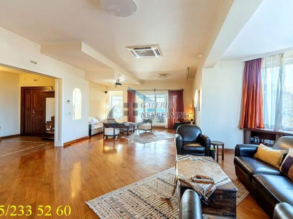 Stan Prodaja Beograd Fon 375 m2