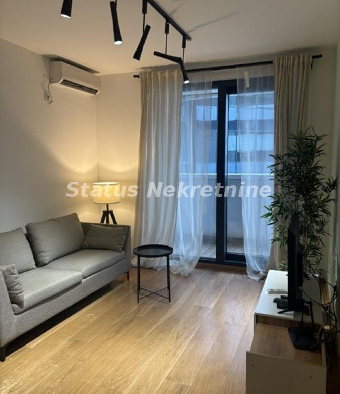 Dvosoban stan za izdavanje, Centar, Novi Sad, 42m², 650 €/mes