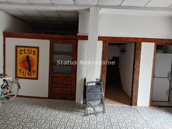 Lokal Izdavanje Novi Sad  90 m2