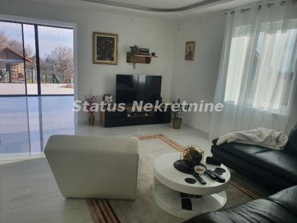 Kuća Prodaja Irig  360 m2