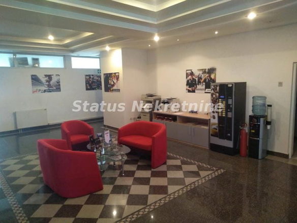 Lokal Izdavanje Novi Sad  450 m2