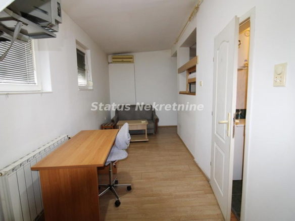 Stan Izdavanje Novi Sad  27 m2