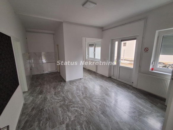 Lokal Izdavanje Novi Sad  100 m2