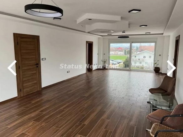 Lokal Izdavanje Novi Sad  250 m2