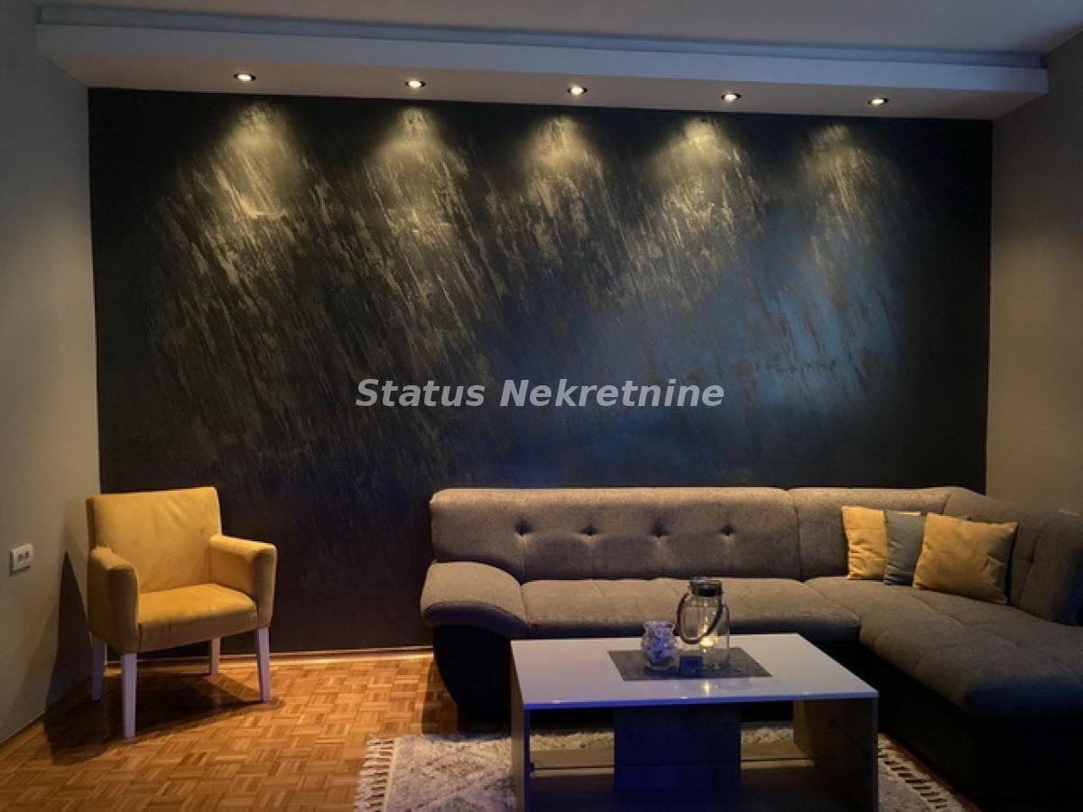 Kuća Prodaja Novi Sad  340 m2