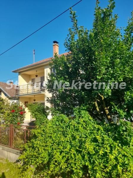 Kuća Prodaja Šid  194 m2
