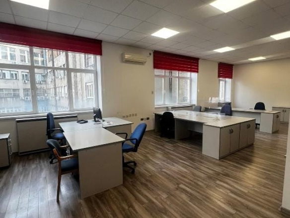 Lokal Izdavanje Beograd Trg Nikole Pašića 223 m2