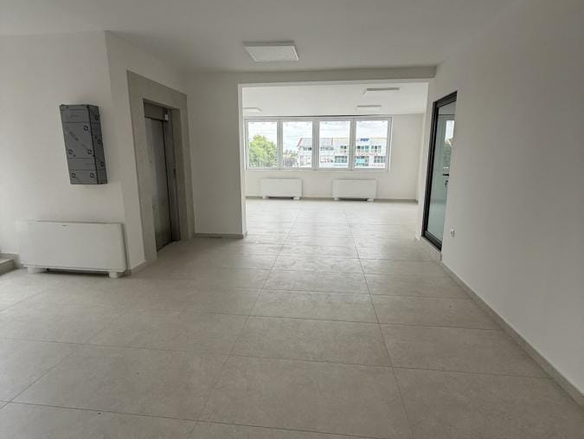 Lokal Izdavanje Novi Sad  250 m2