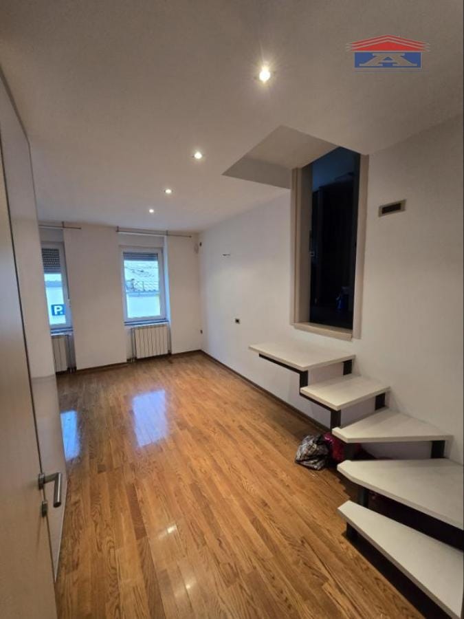 Lokal Izdavanje Novi Sad  119 m2