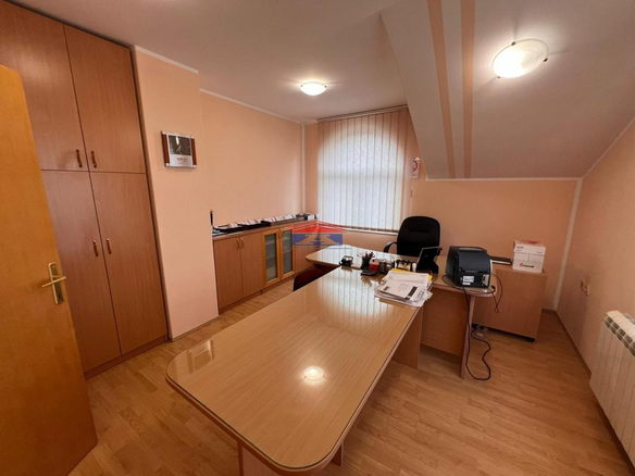 Lokal Izdavanje Novi Sad  180 m2
