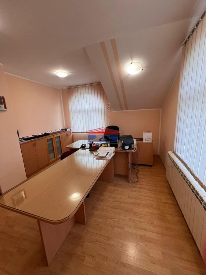 Lokal Izdavanje Novi Sad Lokal Izdavanje Novi Sad 180 m2