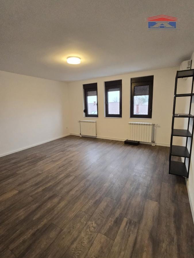 Lokal Izdavanje Novi Sad  230 m2