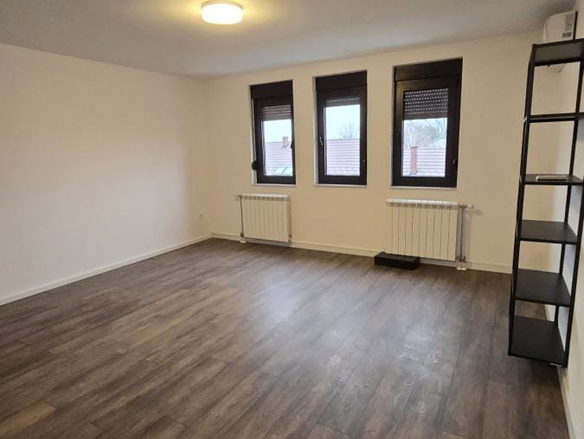 Lokal Izdavanje Novi Sad  230 m2