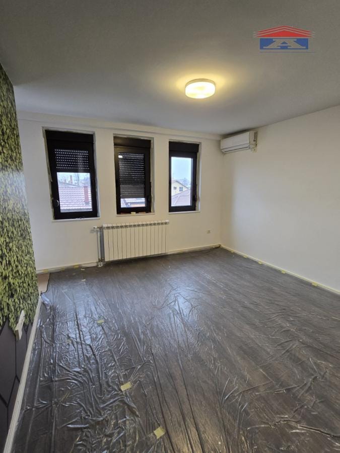 Lokal Izdavanje Novi Sad  230 m2