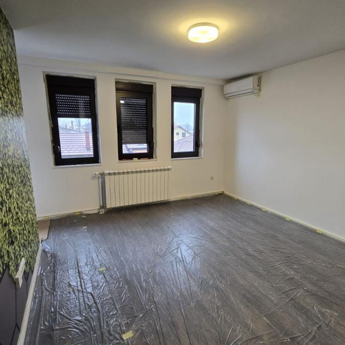 Lokal Izdavanje Novi Sad  230 m2