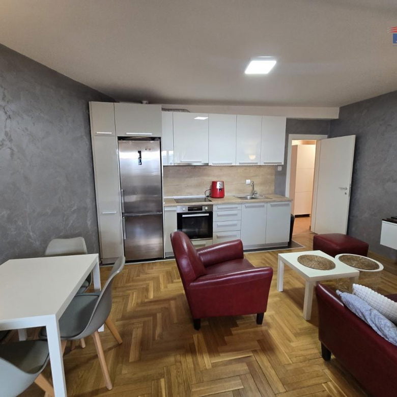 Stan Prodaja Novi Sad  75 m2
