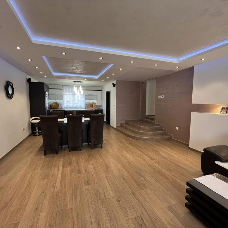 Kuća Prodaja Novi Sad  402 m2