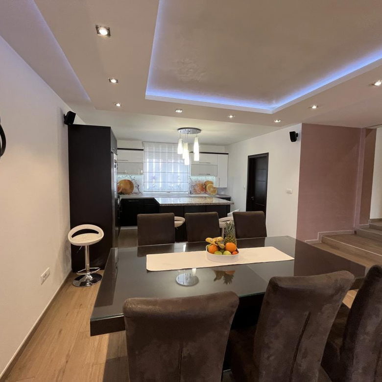 Kuća Prodaja Novi Sad  402 m2
