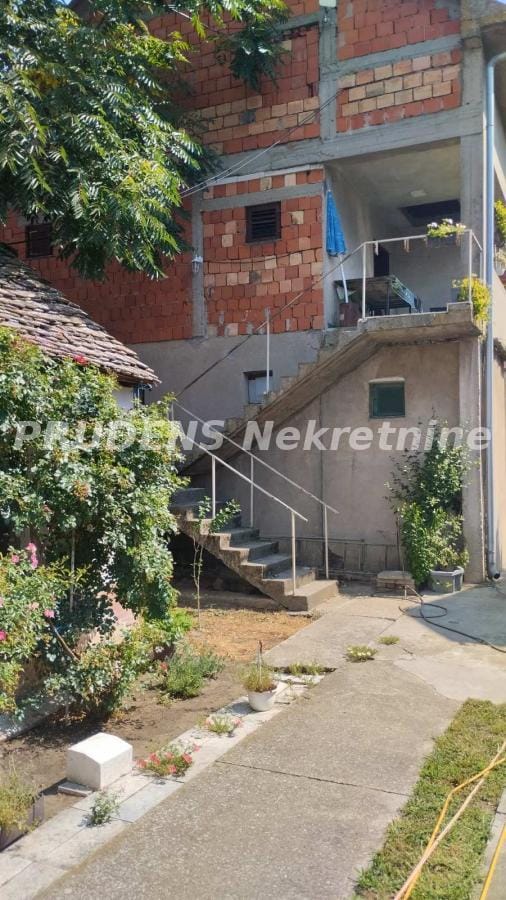 Kuća Prodaja Beograd Dobanovci 300 m2