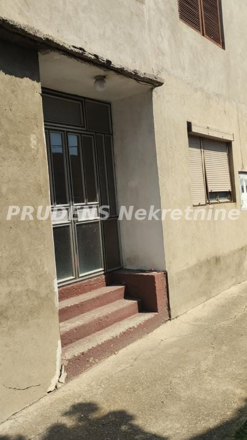 Kuća Prodaja Beograd Dobanovci 300 m2