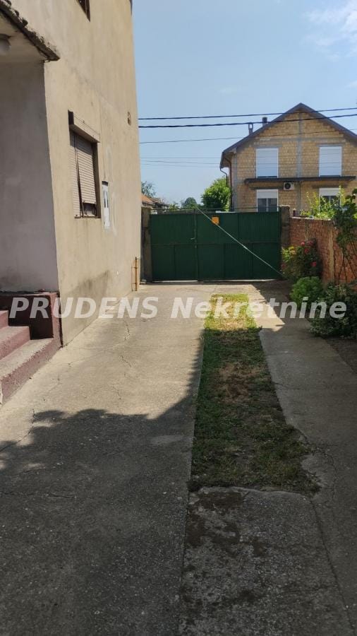 Kuća Prodaja Beograd Dobanovci 300 m2